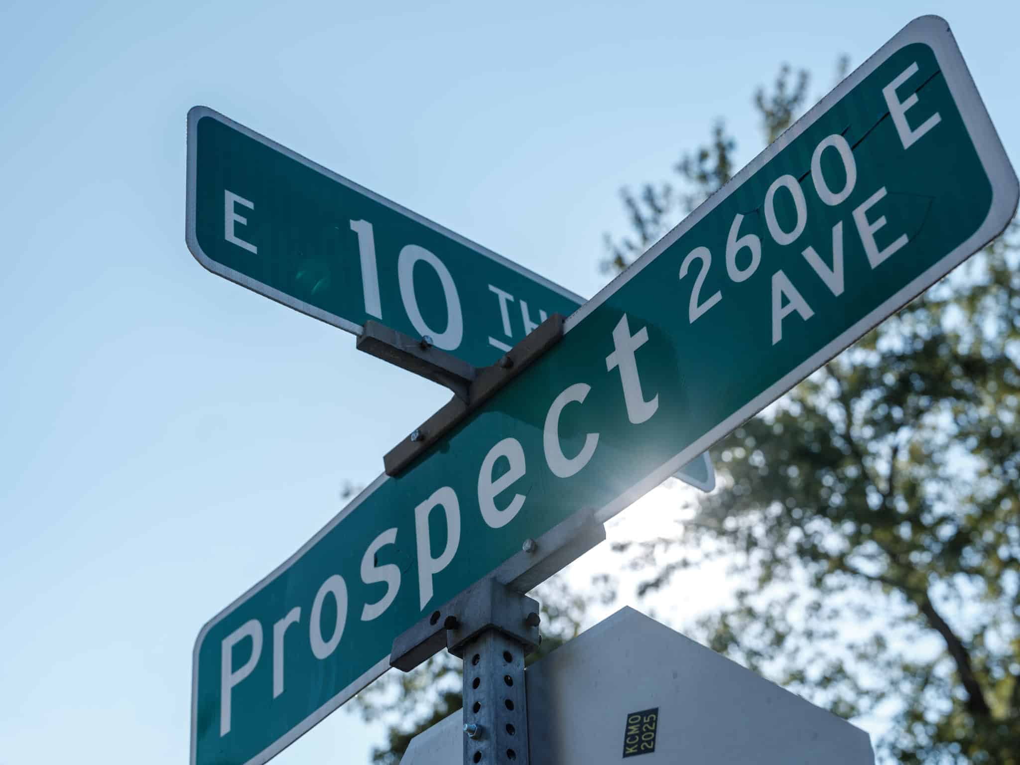 A close-up of the intersection sign for Prospective Ave and E 10th St.