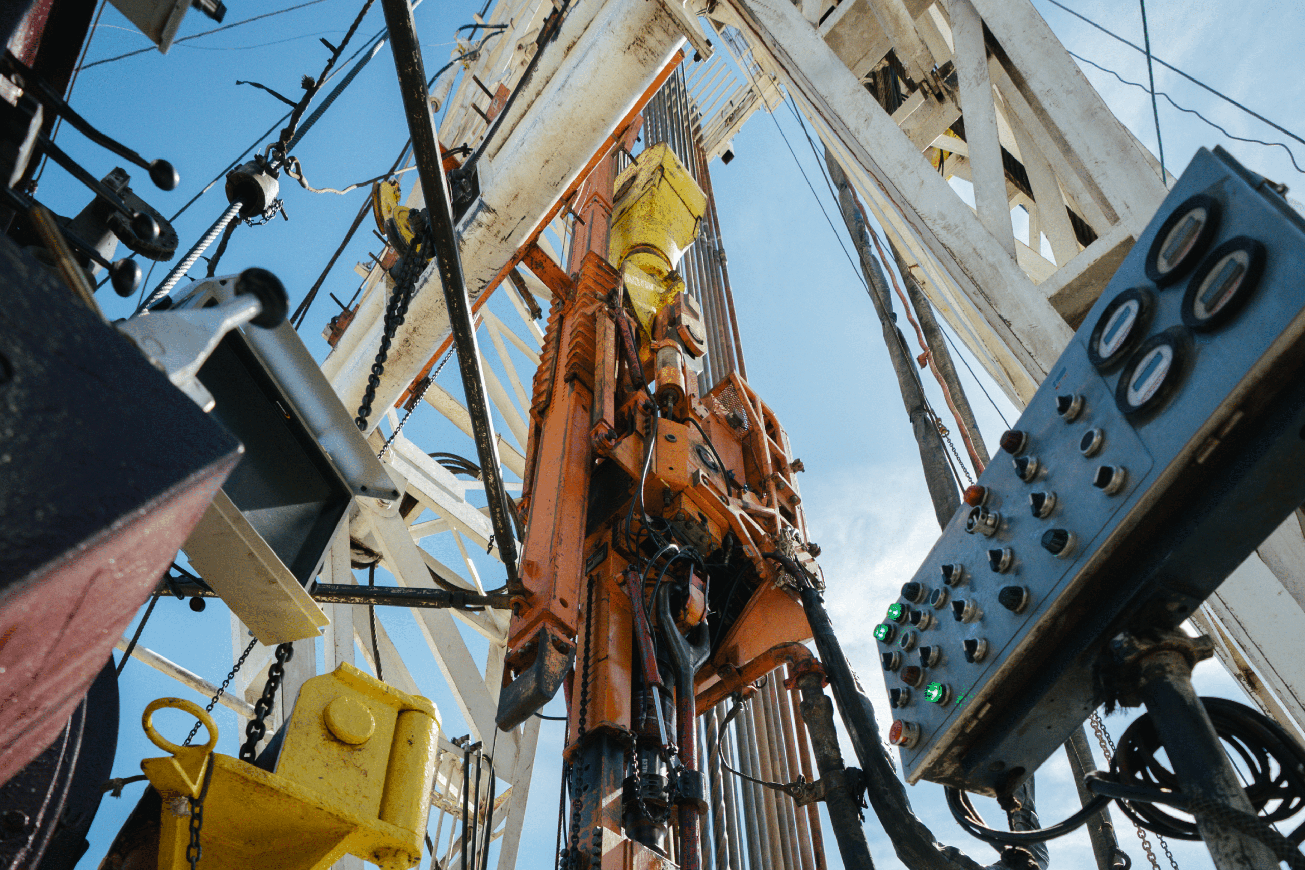 Cables and equipment on the drill rig.